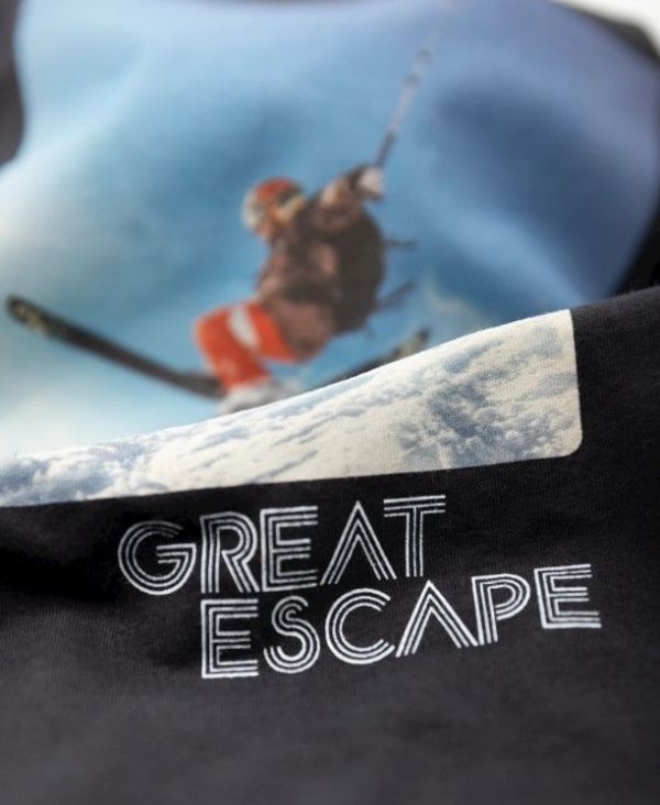 AO76 T-shirt l/s Zwart jongens (T-shirt l/s ski 'great escape' zwart - 222-2040-104) - Victor & Camille Destelbergen