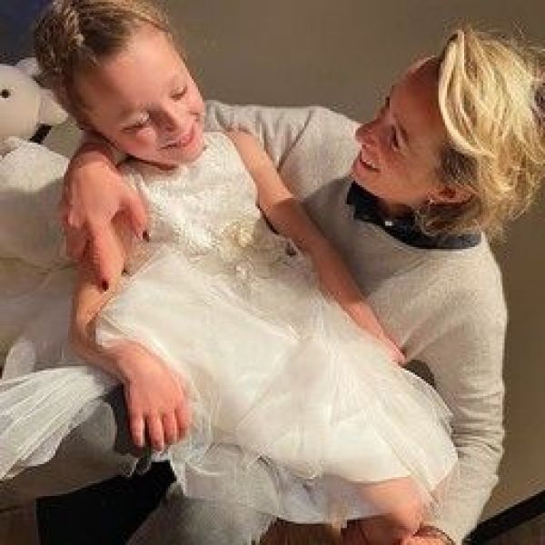 Magi Pascual Jurk Wit meisjes (Wit kleedje met tule en broderie - 22352TBV15) - Victor & Camille Destelbergen