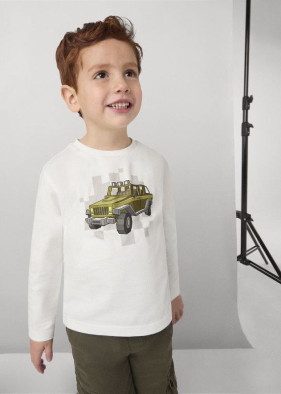 Mayoral T-shirt l/s Offwhite jongens (T-shirt l/s cars cream/moss - 4052-077) - Victor & Camille Destelbergen